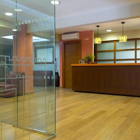 Hotel Avenida Requena Exteriér fotografie