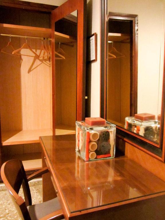 Hotel Avenida Requena Pokoj fotografie