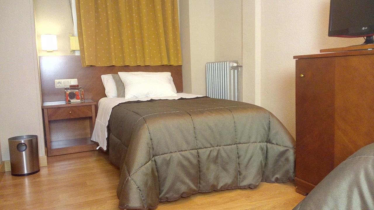 Hotel Avenida Requena Exteriér fotografie